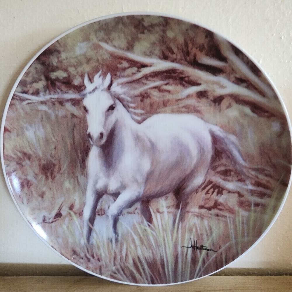 Tone World 2001 Hautman Brothers Collector Plate 8 1/4" Beautiful White Horse
